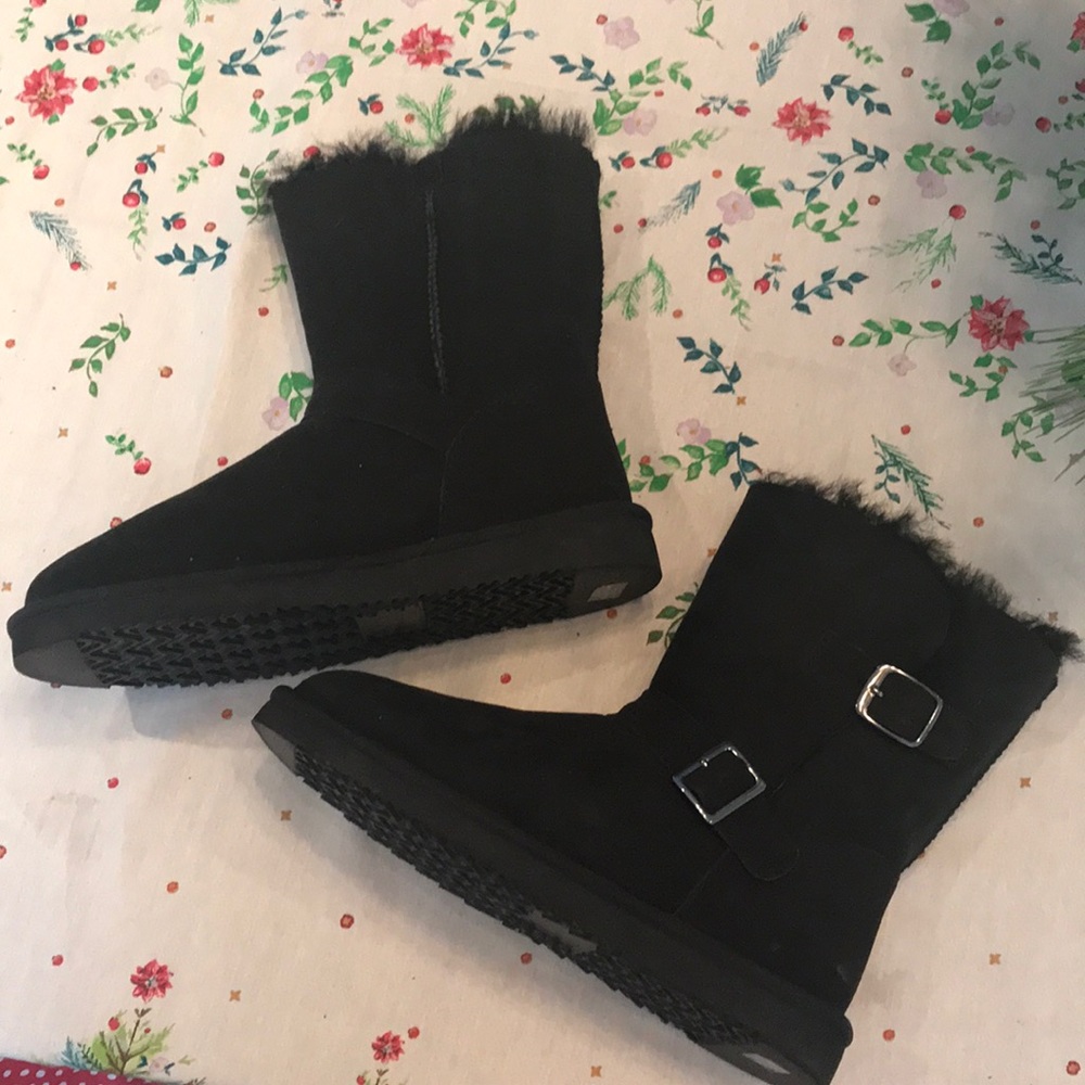 NWOT Size 7 black boots